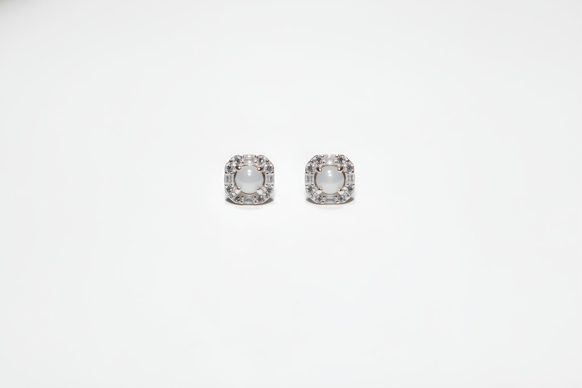 LINURE Baguette Halo Jade Studs